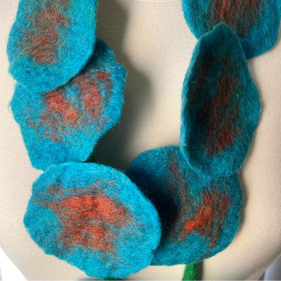 Brand New Handmade Felted Wool Flower Boa Garland Scarf - Picture 10 of 12